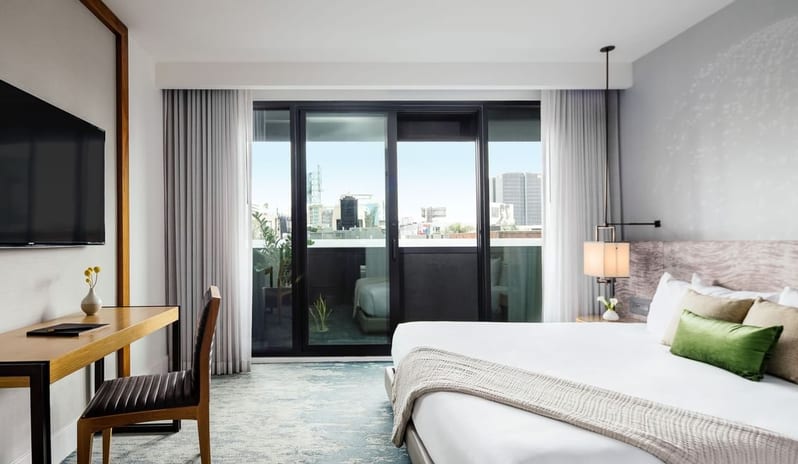 Dream Hollywood - 1 King bed with Balconcy Silver